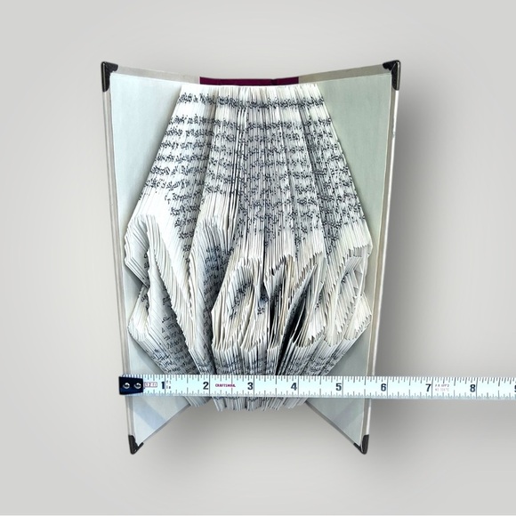 𝑯𝒂𝒏𝒅𝒎𝒂𝒅𝒆 “Nana” Book Folding 🎁 - Picture 9 of 14